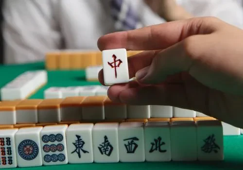 Player inspecting a mahjong tile