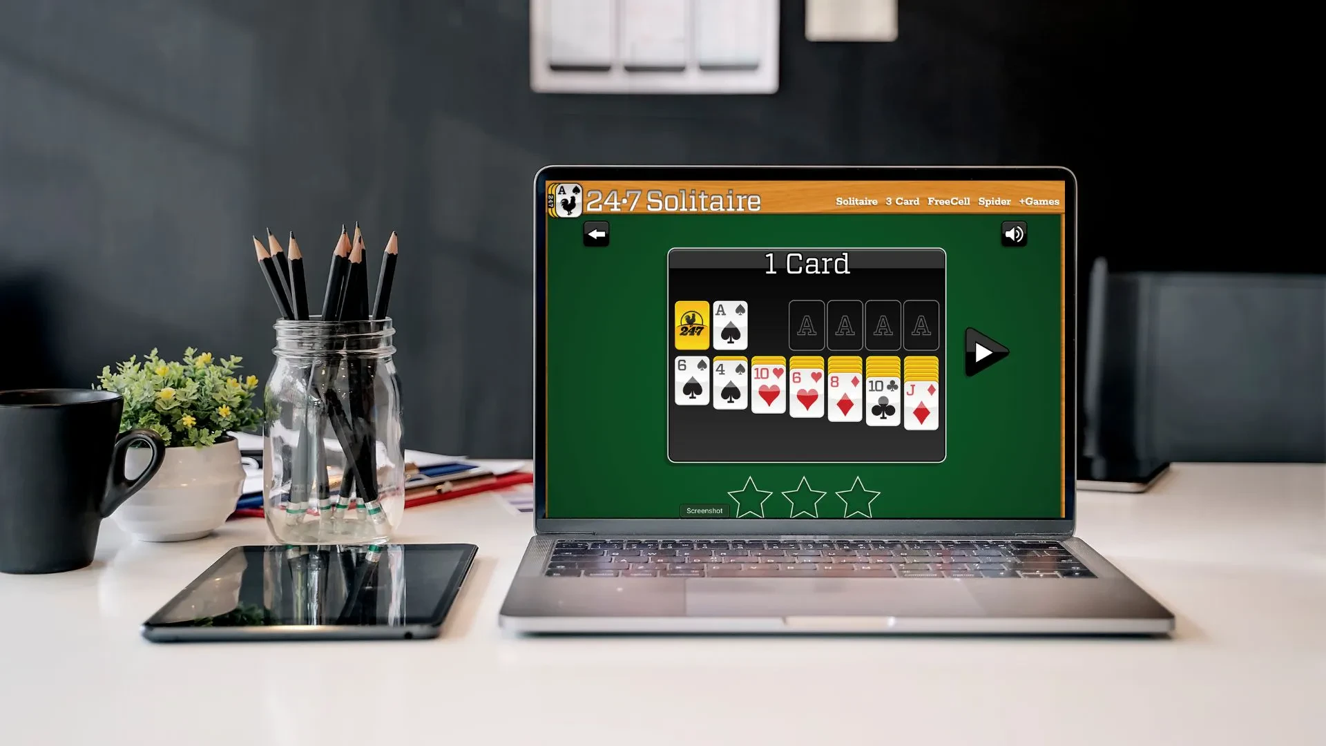 A game of 247 Solitaire being played solo in a computer